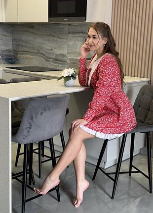 Платье с воротничком