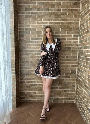 Платье с воротничком