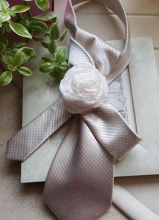 Розкішна жіноча краватка з квіткою.5 фото