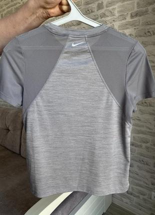 Серая спортивная футболка nike dri-fit размер s2 фото