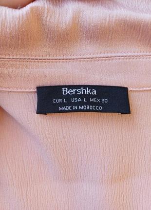 Фирменная bershka блуза на запах на пуговицах на 86 % вискоза цвета пудра, размер л-ка9 фото