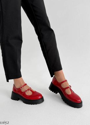 Натуральные кожаные лакированные красные туфельки - лоферы8 фото