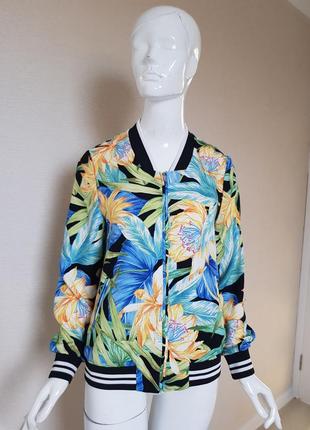 Стильная легкая куртка ветровка stradivarius