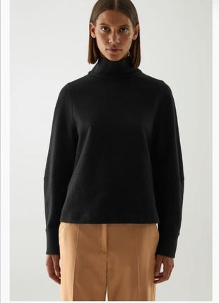 Структурований светр із суміші мериносової вовни та органічної бавовни з коміром-стійкою чорного кольору  cos1 фото