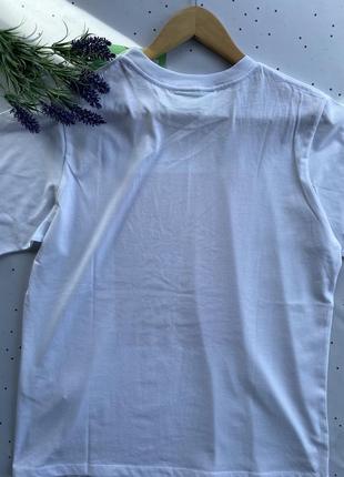 Стильная женская трендовая футболка белая оверсайз размер мз3 фото