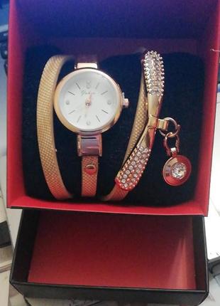 Наручний жіночий годинник з бежевим ремінцем в подарунковій короб3 фото
