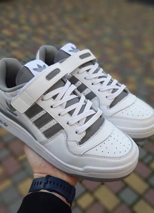 Мужские кроссовки adidas forum low белые с серым