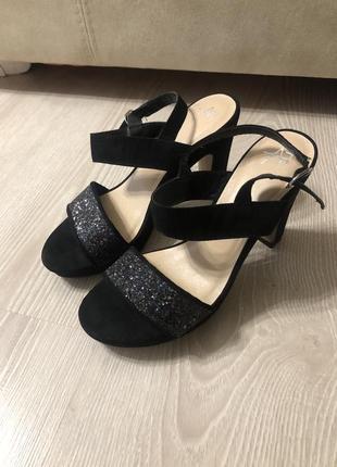 Босоножки женские