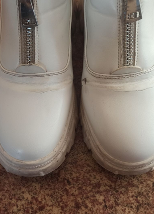 Стильні білі черевики, боточки на високо тракторній підошві6 фото