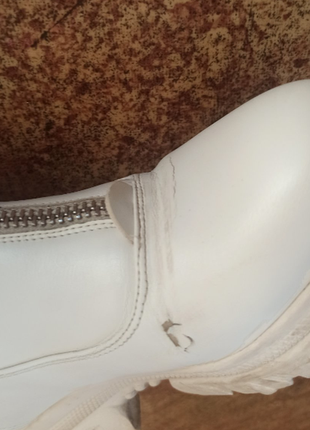 Стильні білі черевики, боточки на високо тракторній підошві9 фото