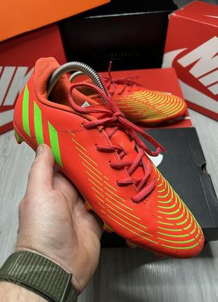 Футбольные бутсы adidas predator