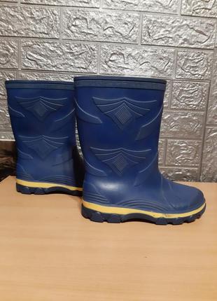 Резиновые сапоги без каких-либо дефектов