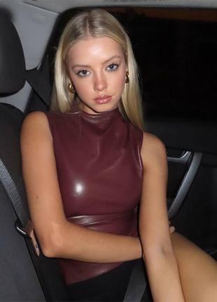 Трендовый топ из экокожи6 фото