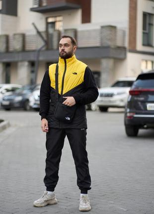 Комплект весняний чоловічий в стилі tnf: жилетка жовто-чорна+ штани чорні + барсетка у подарунок1 фото