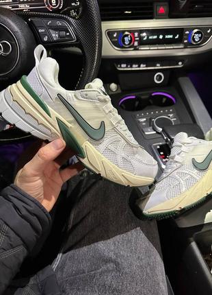 Класні жіночі та чоловічі кросівки nike runtekk white silver green білі з зеленим6 фото