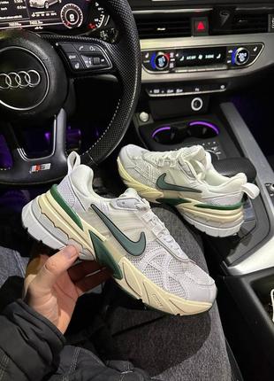 Классные женские и мужские кроссовки nike runtekk white silver green белые с зелёным