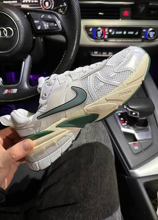 Класні жіночі та чоловічі кросівки nike runtekk white silver green білі з зеленим4 фото