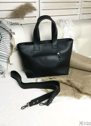 Чорна плетена сумка жіноча вмістка2 фото