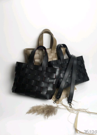 Чорна плетена сумка жіноча вмістка5 фото