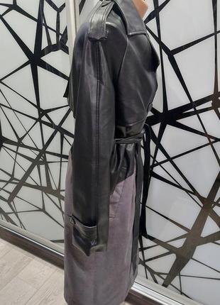 Трендовый плащ, тренч, пальто из комбинированной ткани с черной экокожей, графит от bomond boutiquе 42-448 фото