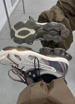 Крутые женские и мужские кроссовки asics onitsuka gel-quantium birth dark taupe бежевые с коричневым9 фото