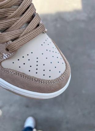 Классные женские кроссовки nike dunk low se sand drift светло-коричневые6 фото