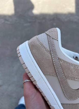 Классные женские кроссовки nike dunk low se sand drift светло-коричневые7 фото