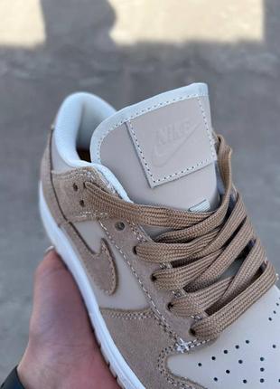 Классные женские кроссовки nike dunk low se sand drift светло-коричневые5 фото