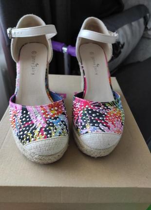 Туфлі - босоніжки