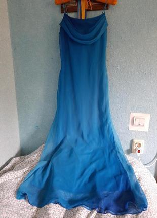 Длинное платье на тонких бретелях5 фото