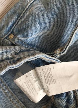 Короткие джинсовые шорты средняя посадка подтяжки накладные карманы стразы4 фото