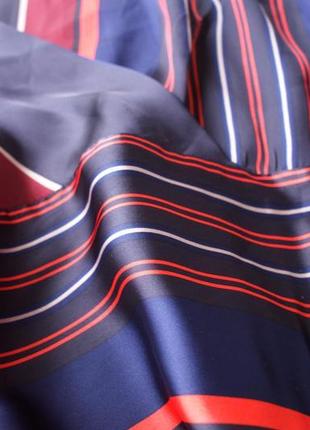 Брендовая базовая атласная шелковистая блуза в полоску с баской4 фото
