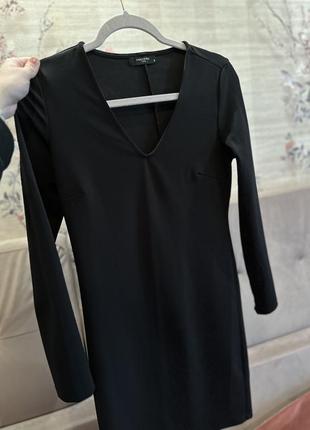 Чорна класична сукня v-подібний виріз reserved