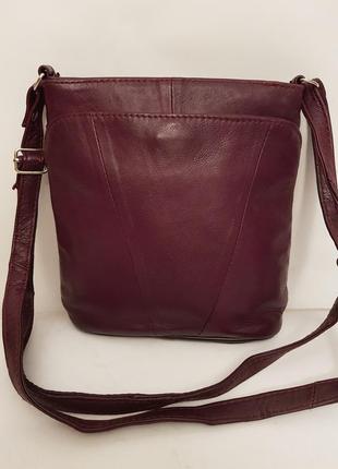 Трендова шкіряна сумочка crossbody красивого баклажанового кольору