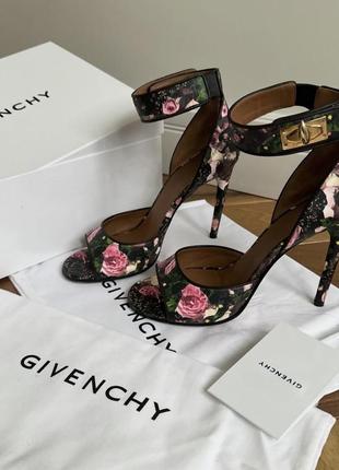 Босоножки givenchy