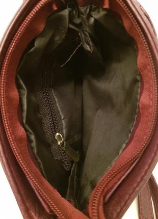 Трендовая кожаная сумочка crossbody красивого баклажанного цвета6 фото
