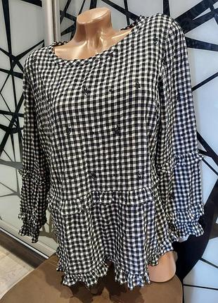 Блуза в черно-белую клетку с цветочной вышивкой next petite 46-48