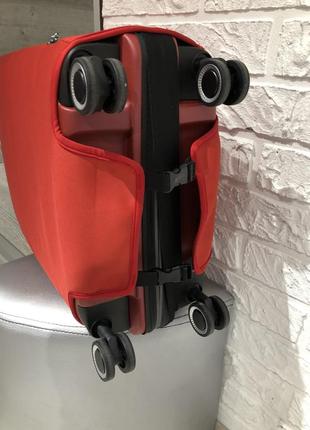 Плотный и качественный защитный чехол на чемодан, чохол для валізи з неопрену coverbag2 фото