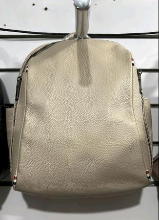Качественный вместительный рюкзак из натуральной кожи1 фото