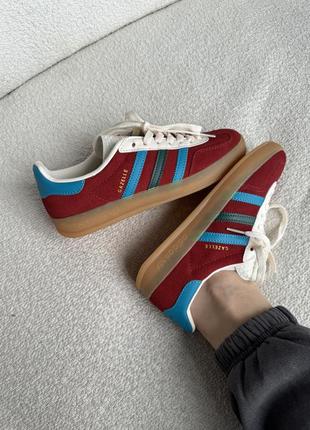 Стильные женские и мужские кроссовки adidas gazelle red blue white красные с цветными вставками4 фото