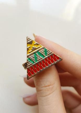 Трикутник бохо яскраве кільце етно з орнаментом