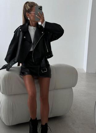 Жіноча трендова куртка косуха чорна3 фото