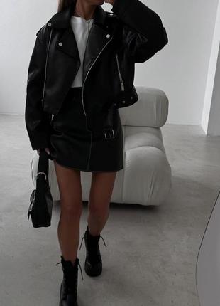 Жіноча трендова куртка косуха чорна2 фото
