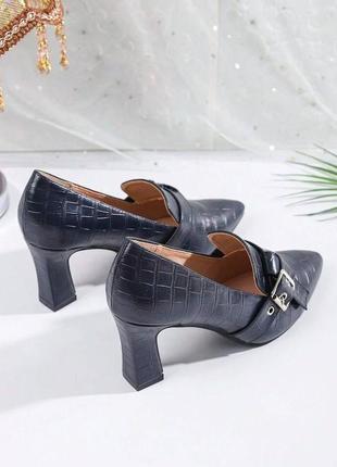 Женские туфли королевского синего цвета с каменным узором, на высоком каблуке 7,5 см с острым носком и квадратной пряжкой shein 399 фото