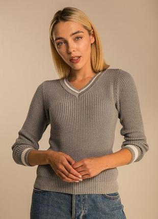 Женский вязаный пуловер в рубчик1 фото