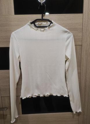 Гольф молочного цвета