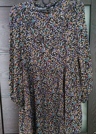 Платье свободного кроя в цветочный принт1 фото