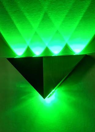 Алюминиевая треугольная светодиодная настенная лампа  для помещений и улицы , зеленого света1 фото