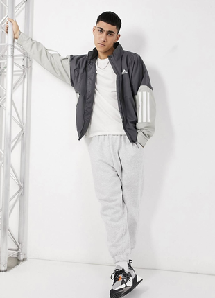 Легка сіра панельна куртка вітровка накидка з набивкою adidas4 фото