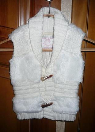 Жилетка вязанная меховая мех красивая нарядная на 2-4 года